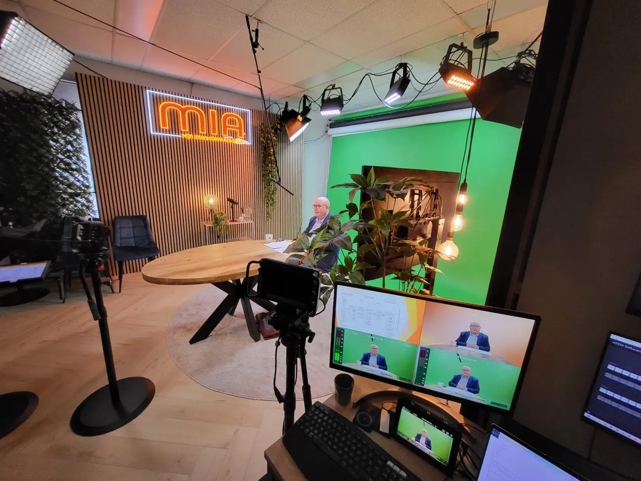 Studio in Krommenie met camera’s, greenscreen, LED-verlichting en softbox